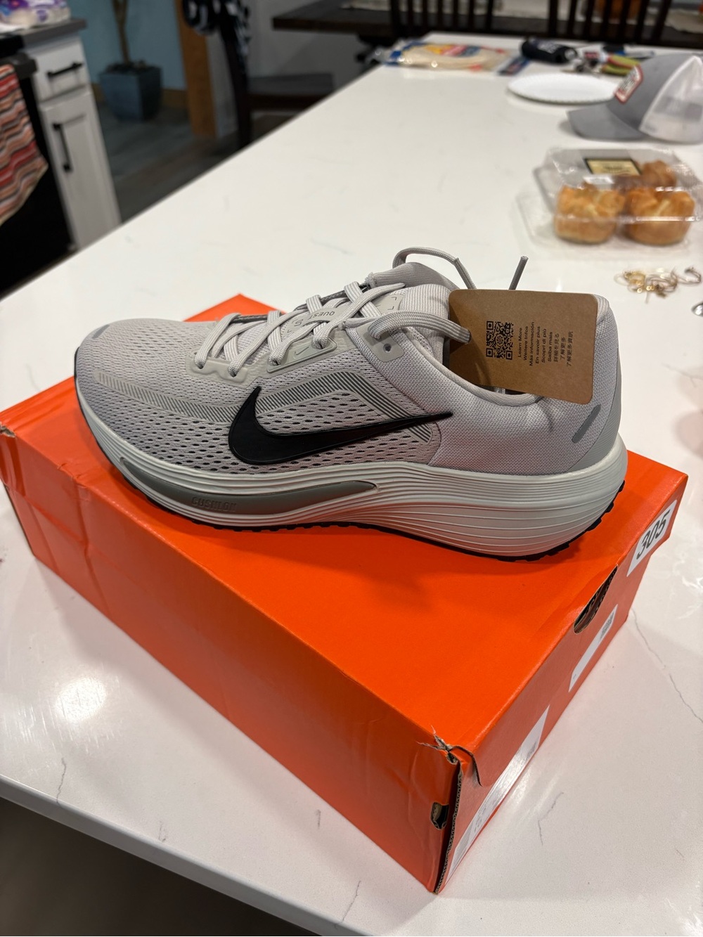 Nike Men’s Athletic Shoe - Light Gray/Black